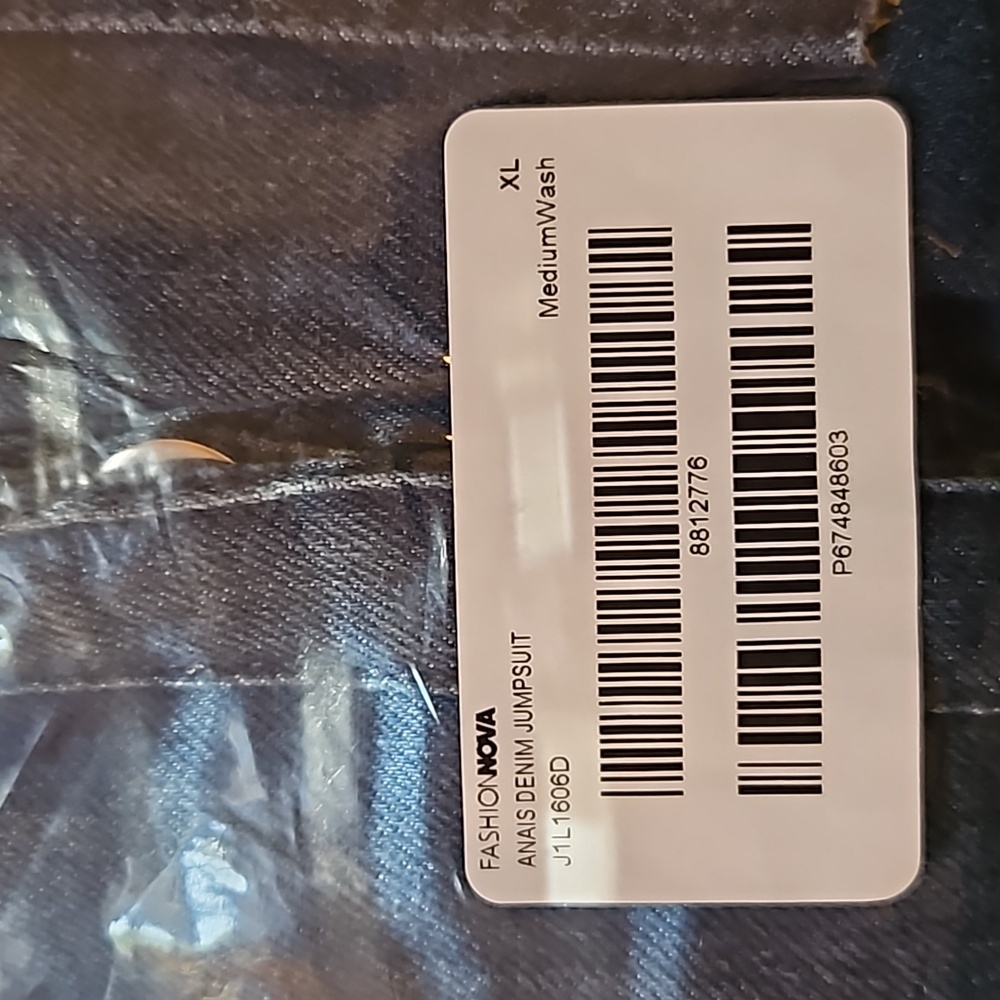 WOMEN'S DENIM JUMPSUIT - MEDIUM WASH SIZE XL - Picture 8 of 10